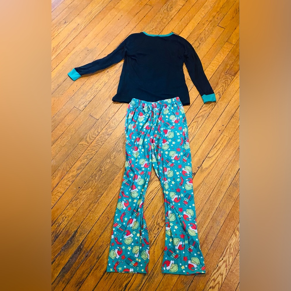 Grinch matching pajama set - Picture 3 of 4